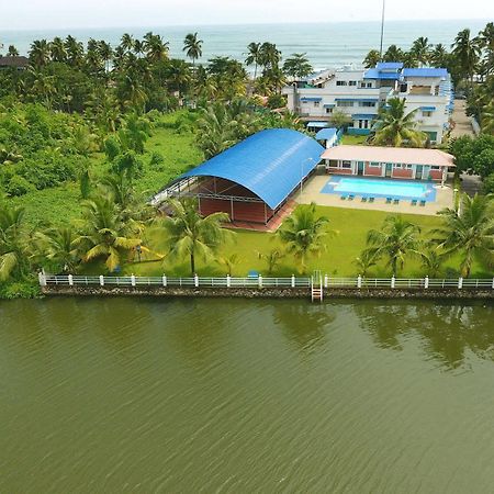 Blue Waters Cherai Cherai Beach Exterior photo