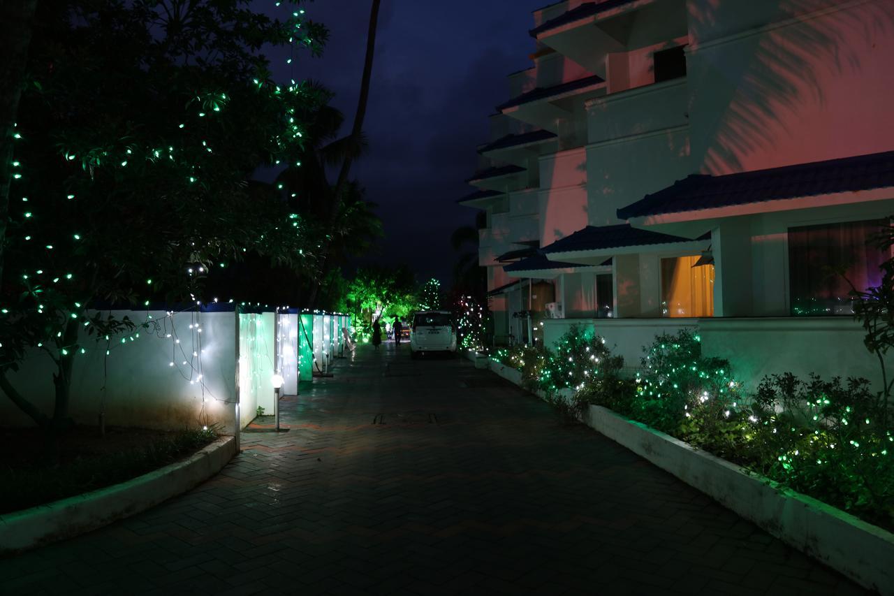 Blue Waters Cherai Cherai Beach Exterior photo