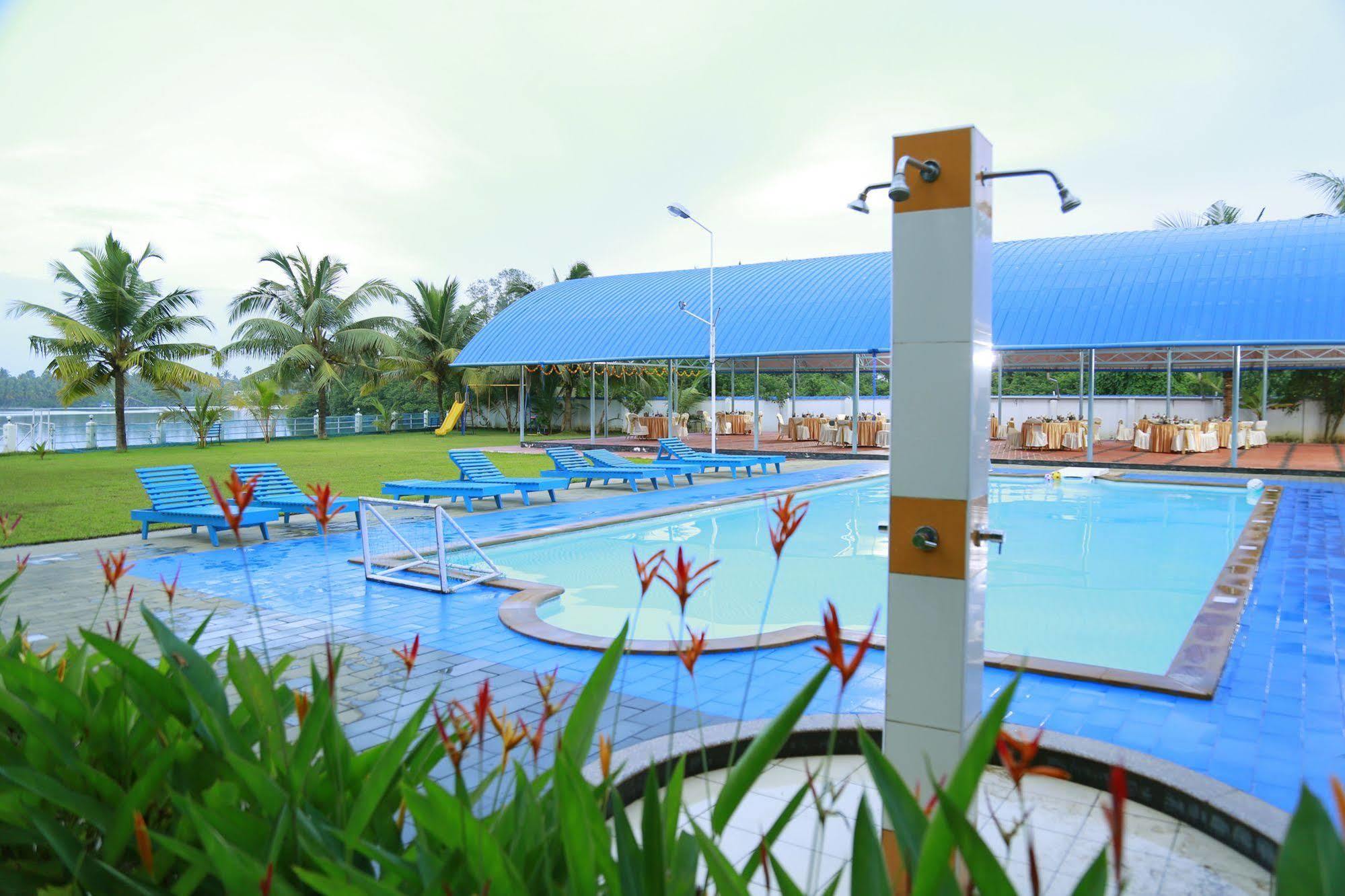 Blue Waters Cherai Cherai Beach Exterior photo