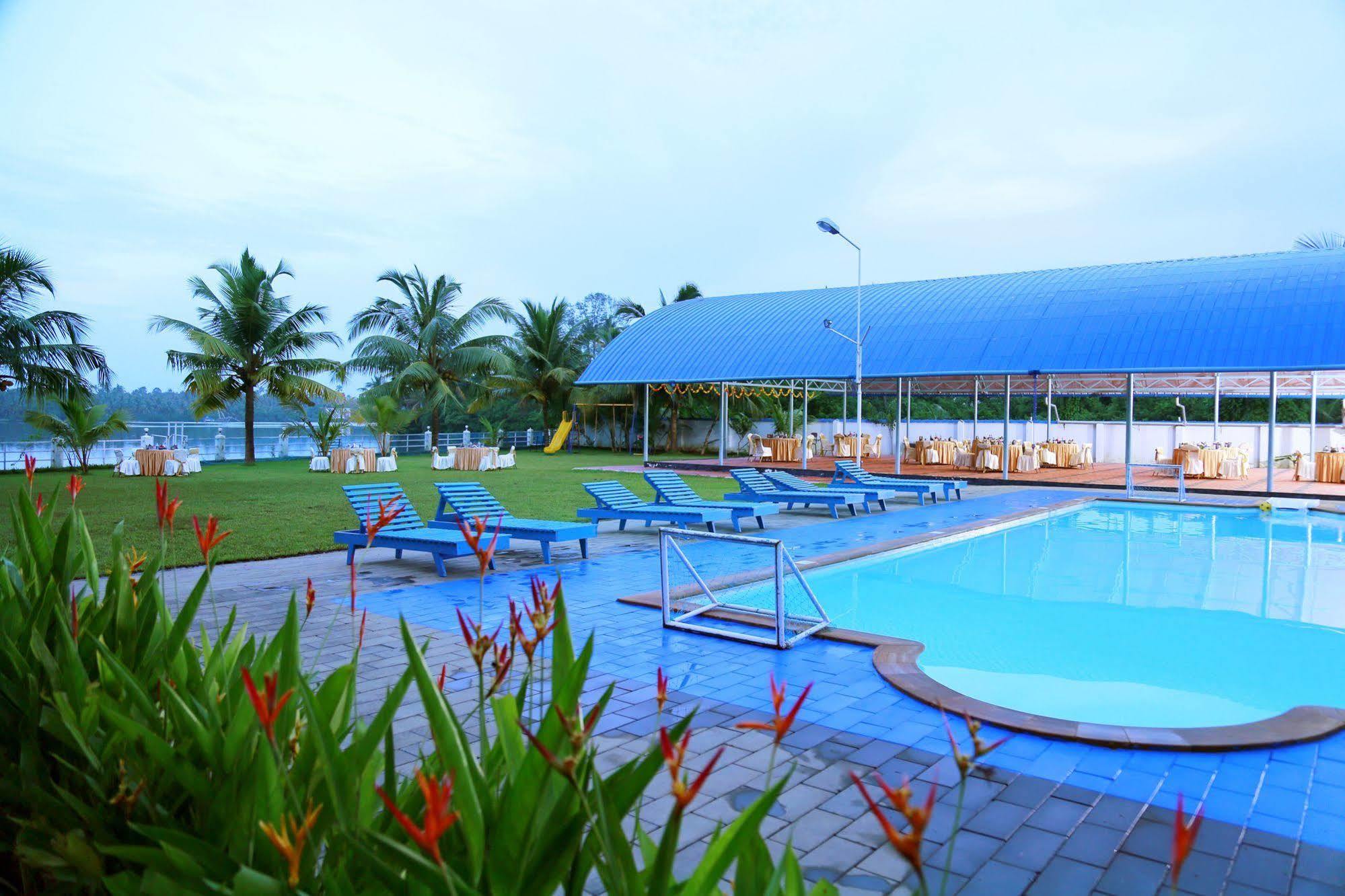 Blue Waters Cherai Cherai Beach Exterior photo